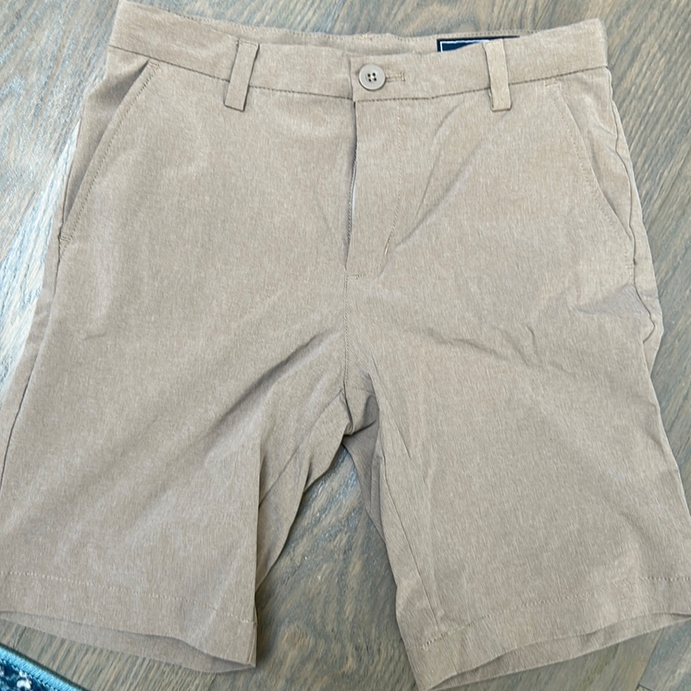 Vineyard vines boys shorts, performance